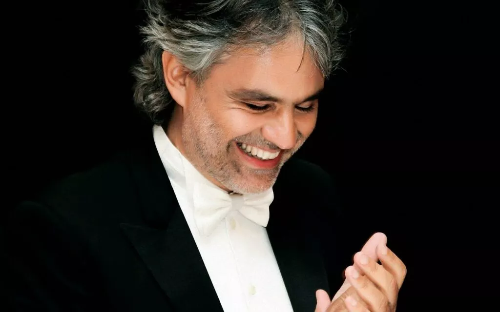 Andrea Bocelli lança filho cantor, criado a 'pão e música', e fala